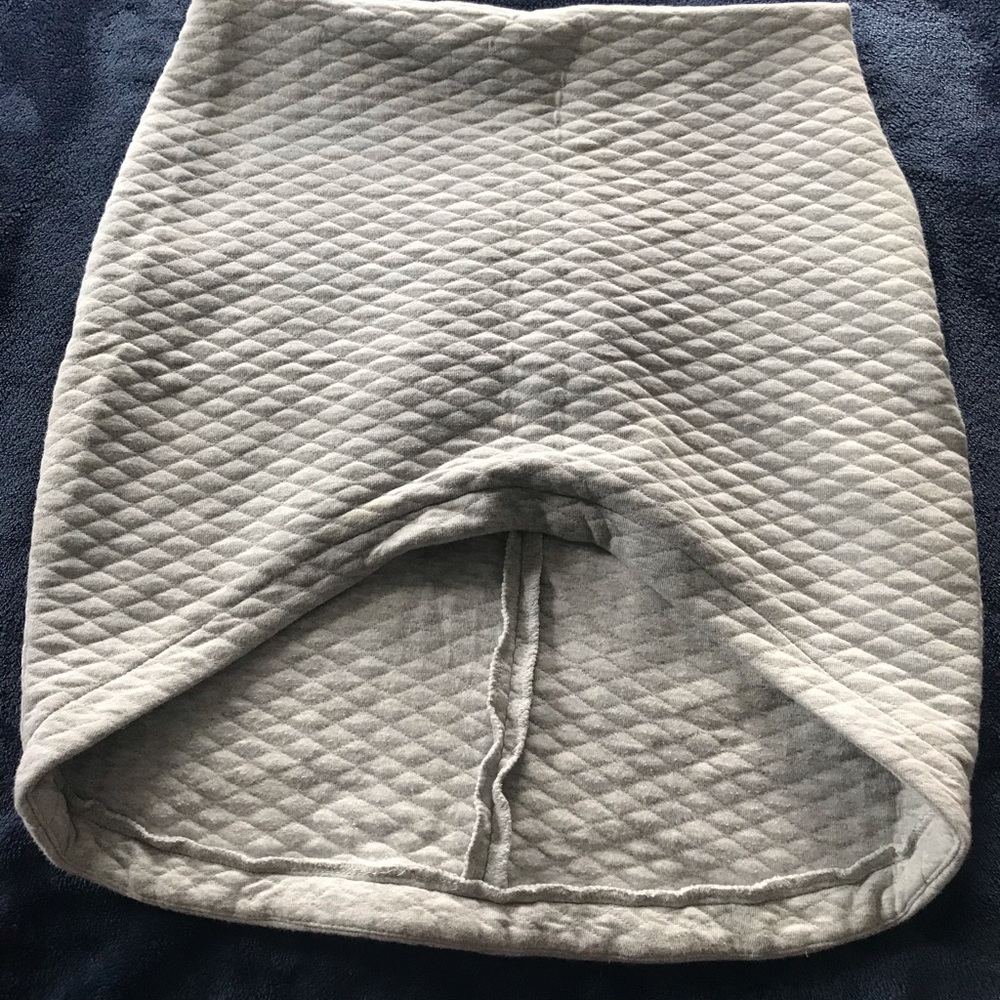 High-low gray knitted skirt